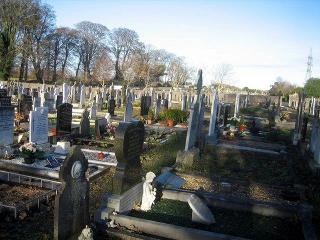 Keep Mulhuddart Cemetery Open on Sundays