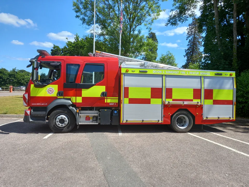 Allow firefighters to show their national pride by flying the Union flag on Fire engines