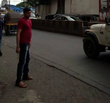 Stop traffic hazard due to puja pandal on Akurli road