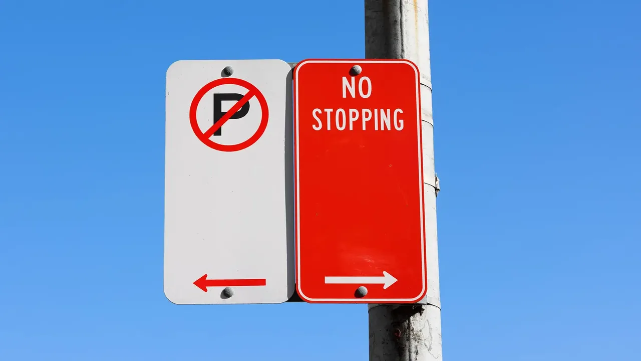 No Standing Signs in Fullarton Drive Epping