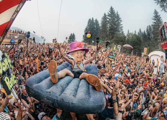Petition to Crowd Surf the Queen