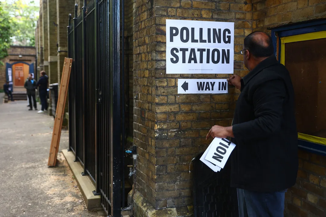 Move the Wokingham without polling station for 6th May 2021, and keep Oaklands school open