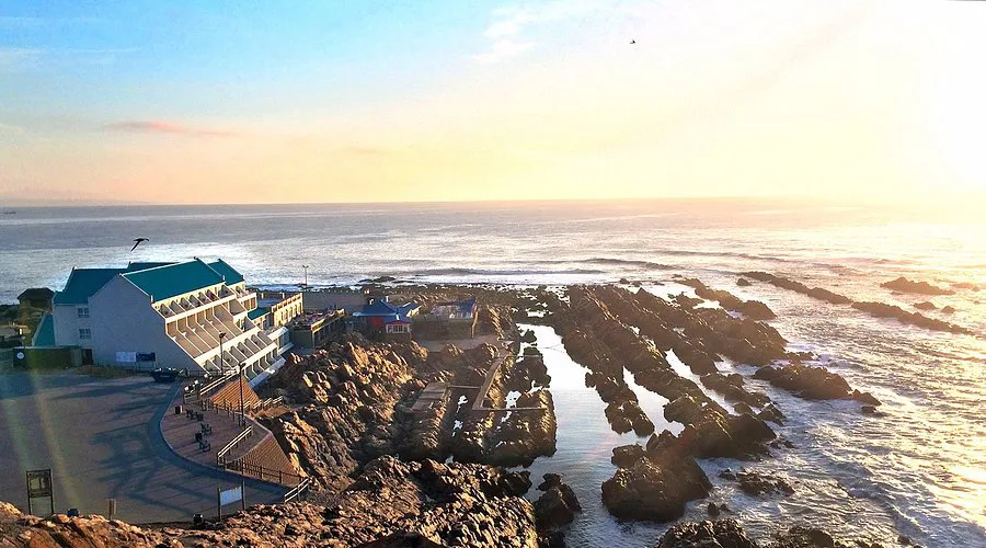 Erection of a Ferris Wheel in The Point, Mossel Bay