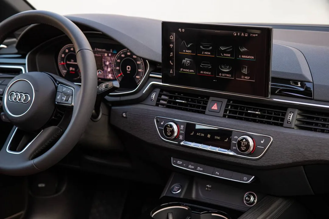 Audi, please update MMI/AMI software to allow multitasked audio from Apple iPhone