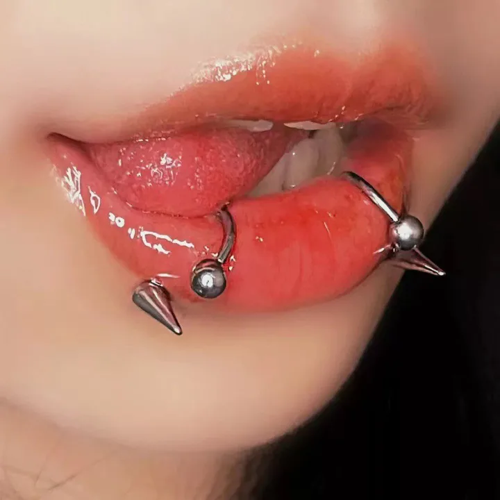Let megan to get snakebites!