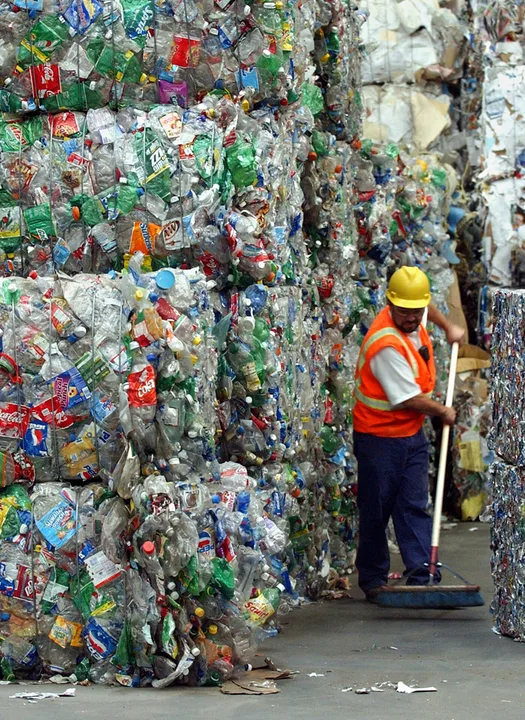 Petition to throw out plastic water bottles in the ACT