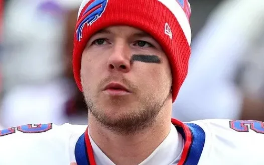 Tyler Bass wears single-eye black again
