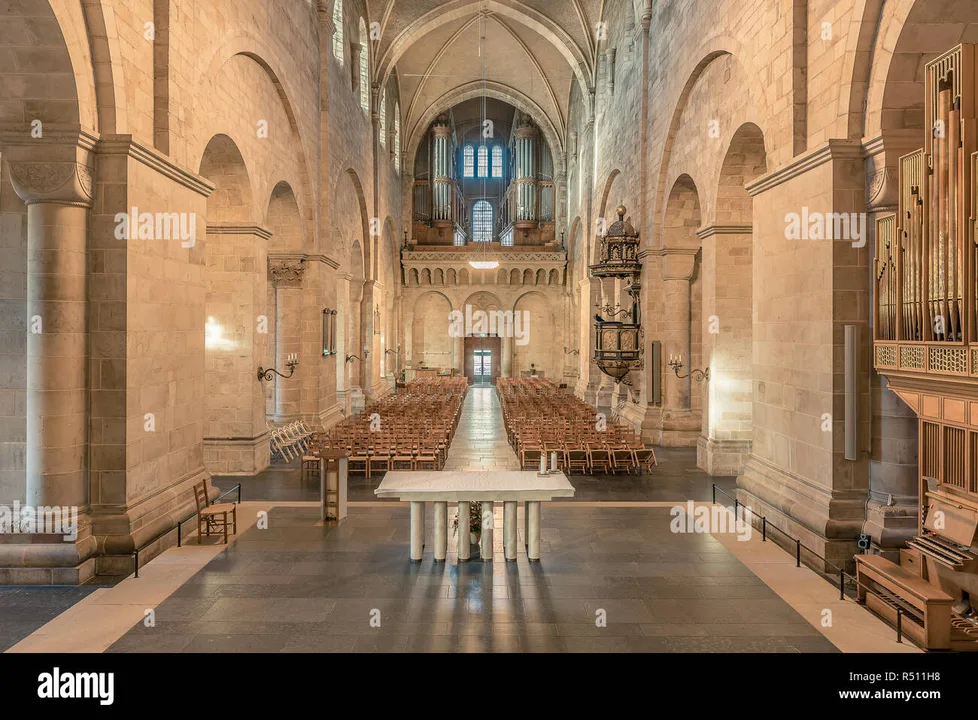 Mässa enligt äldre romersk rit i domkyrkan