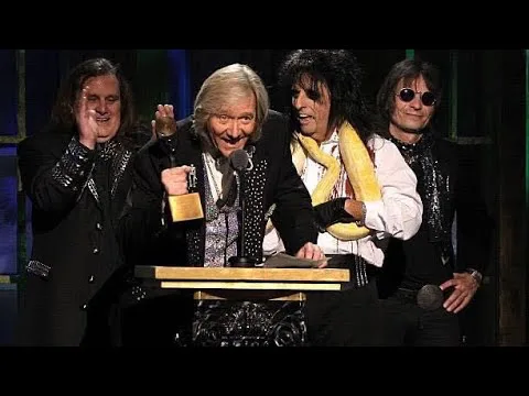 Fans for Alice Cooper Group Reunion Shows