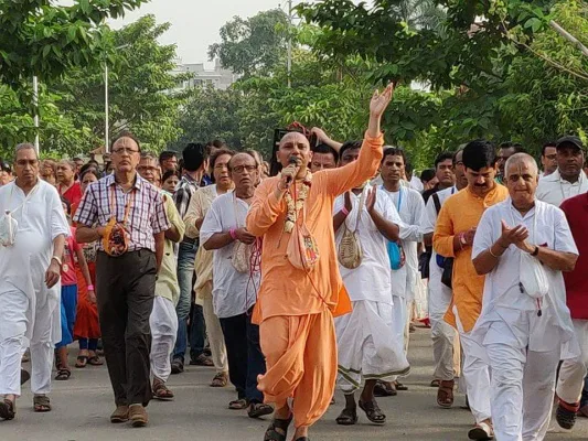 Prayer to allow Ashraya Gauranga Das to preach in Kolkata and continue being our spiritual authority & guide