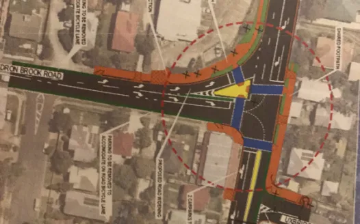 Stop Traffic Lights at Days and Kedron Brook Intersection