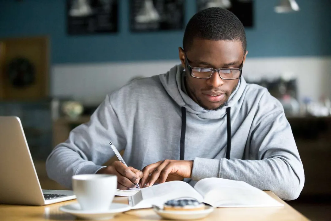 Change the exam format of ECON1140 (Macro & Micro In Context I) from an ONLINE EXAM to a TAKE HOME EXAM