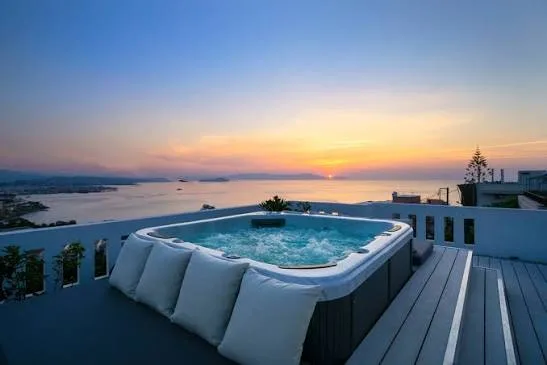 Quan to get a hot tub on the rooftop