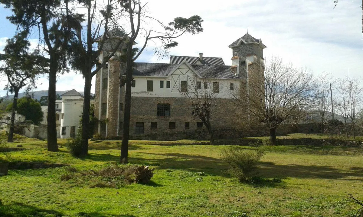 Salvemos al Ex Hotel Los Pinos el "Castillo de Piedra" de
