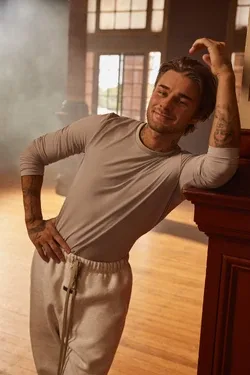 Make Erik Linder a DWTS troupe member