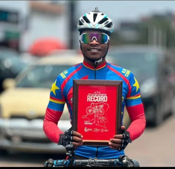 FINISSONS LA COURSE PEDALS FORm PEACE DE MIGUEL M.